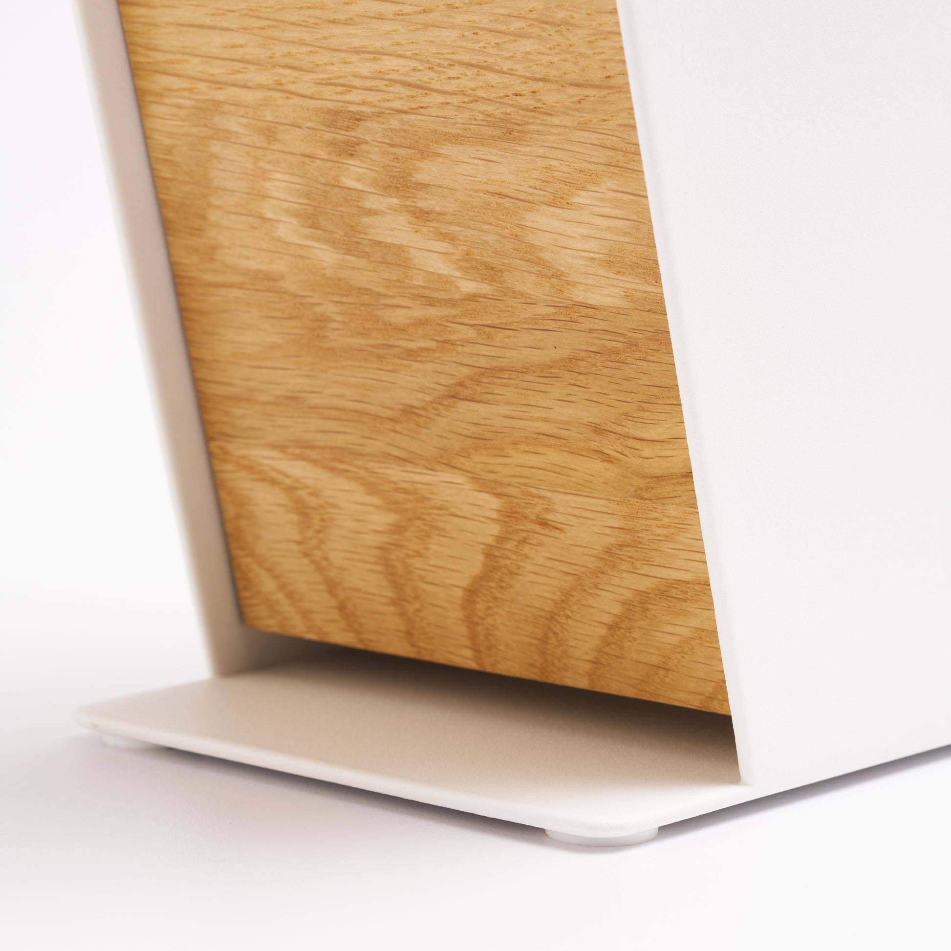 Close up of universal knife block bottom with ash wood blocks and white steel frame from Apto. 