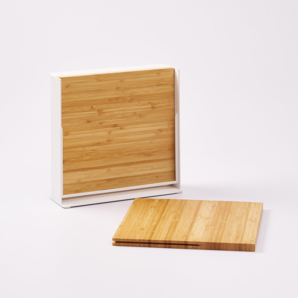 Universal knife holder from Apto with bamboo cutting board piece removed to show functionality. Designed by Apto. 
