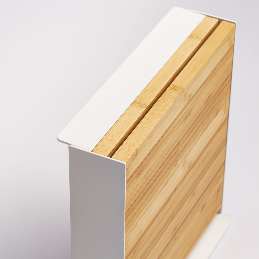 Universal Slot Knife Stand from Apto with bamboo cutting board without knives. Designed by Apto. 