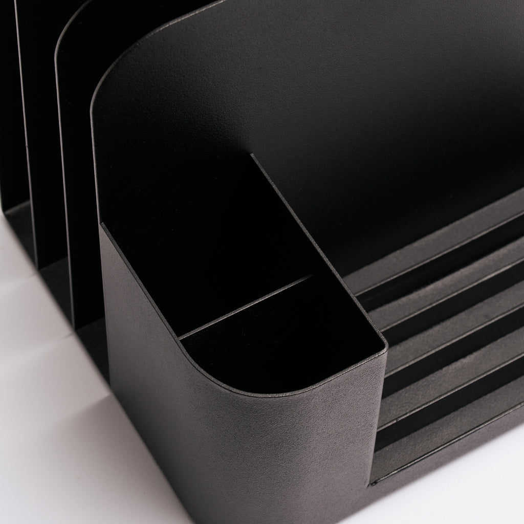 Front pencil holder with mid-section divider on Align Desk Caddy from Apto.
